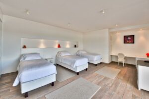 Villa-6-chambres-pour-15-personnes-aux-Terres-Basses-vue-mer-et-piscine-St-Martin-10