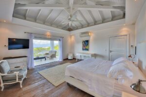 Villa-6-chambres-pour-15-personnes-aux-Terres-Basses-vue-mer-et-piscine-St-Martin-3