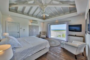 Villa-6-chambres-pour-15-personnes-aux-Terres-Basses-vue-mer-et-piscine-St-Martin-8